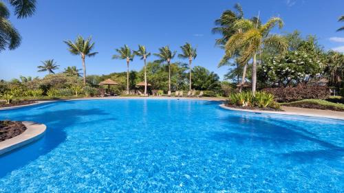 Kulalani Villa | HAWAIIANA ESCAPE Tropical 3BR Kulalani Home with Bikes and Beach Club