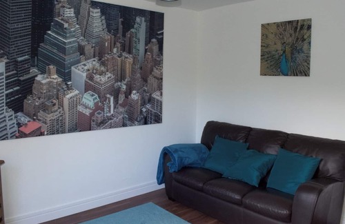 Hinckley Apartamento | Hawk 3: Close to town centre / free parking / sleeps 4