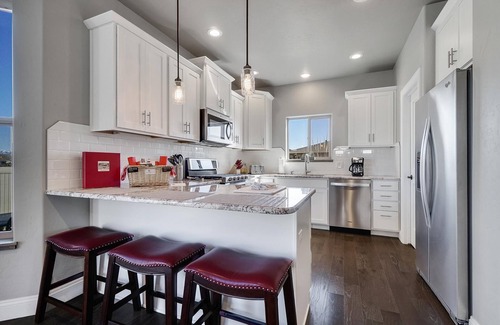 Fruita Casa | 4 BR / 2. 5 BA Casa de nueva construcción, Quiet Bright Retreat, PetFriendly, para 10 personas