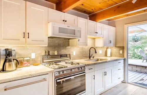 Moonridge Casa | Hawk Hill Cabin - close to slopes! Pet friendly- fenced yard