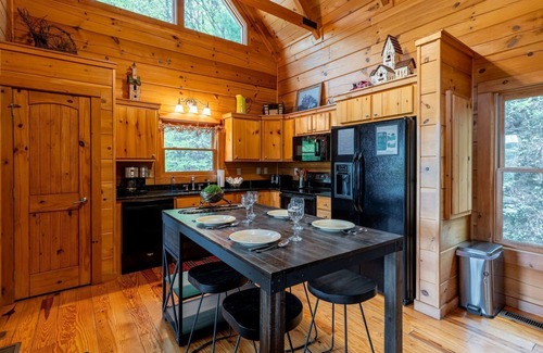 Topton Cabina | Hawk's Landing-Private Luxury Log Cabin Rental, Mountain Views, High Speed Internet, Hot Tub - 15 minutes from the NOC!