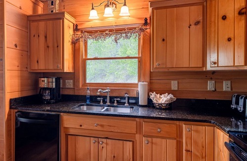 Topton Cabina | Hawk's Landing-Private Luxury Log Cabin Rental, Mountain Views, High Speed Internet, Hot Tub - 15 minutes from the NOC!