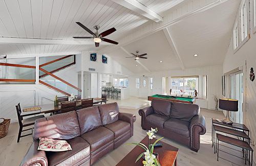 Cutthroat Harbor Estates Casa | Hawkins Lookout