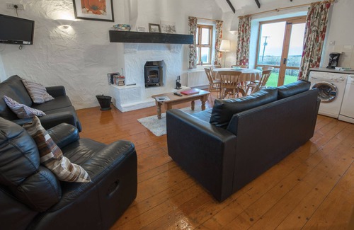 Bushmills Cabaña | Hawk’s Hollow: 3 BD Cottage