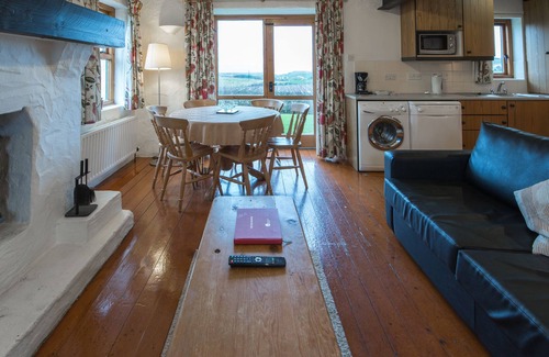 Bushmills Cabaña | Hawk’s Hollow: 3 BD Cottage