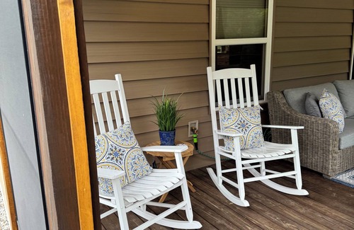 Clarkson Casa | Hawk’s Pointe-NEWLY REMODELED-Waterfront-Hot tub-Luxury and peaceful