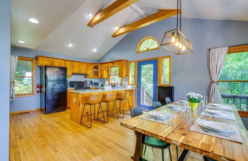 Murphy Casa | Hawk’s View Chalet - Hot Tub + Mountain Views
