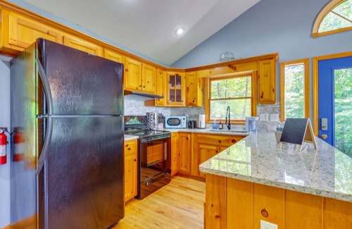 Murphy Casa | Hawk’s View Chalet - Hot Tub + Mountain Views