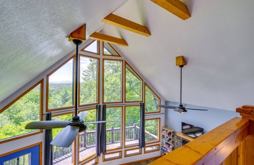 Murphy Casa | Hawk’s View Chalet - Hot Tub + Mountain Views