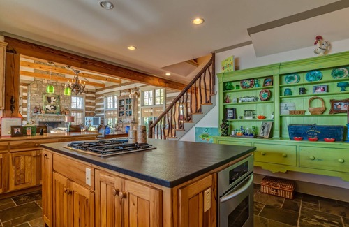 Lynn Casa | Vista de halcones; Menos de 15 minutos de TIEC, hogar lujosamente decorado, ¡mucho más!