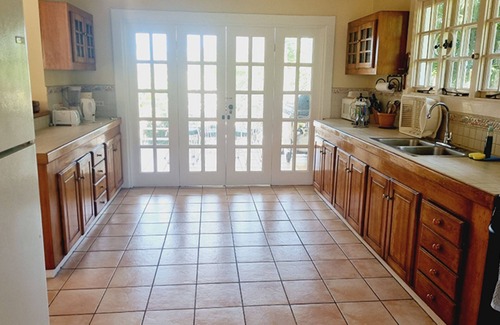 Les Coteaux Villa | Hawksbill House