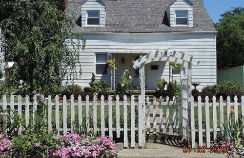 Decatur Cabaña | Haworth Cottage 2 blks to Millikin University
