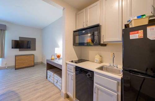 Upper Grand Lagoon Hotel | Hawthorn Extended Stay by Wyndham Panama City Beach