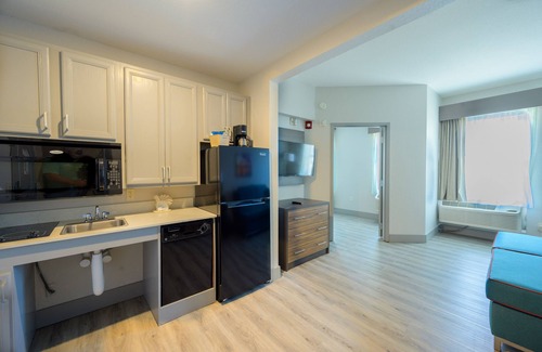 Upper Grand Lagoon Hotel | Hawthorn Extended Stay by Wyndham Panama City Beach