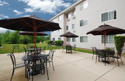 Oak Creek Hotel | Hawthorn Extended Stay by Wyndham Milwaukee Airport