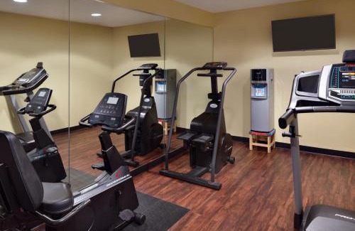 Oak Creek Hotel | Hawthorn Extended Stay by Wyndham Milwaukee Airport
