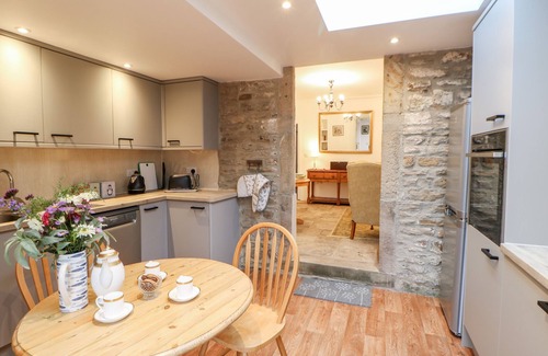 Cotherstone Cabaña | HAWTHORNE COTTAGE, pet friendly, with a garden in Cotherstone