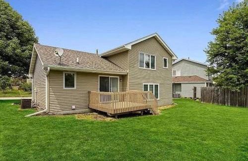 West Des Moines Casa | Hawthorne Hideaway