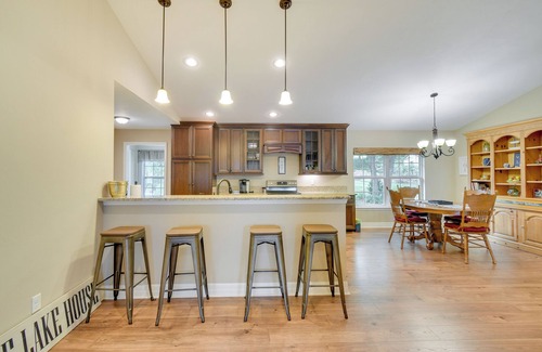 Putnam Hall Casa | Hawthorne Vacation Rental w/ Access to Cue Lake