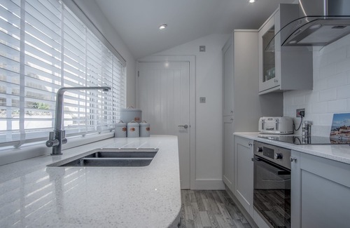 Tenby Cabaña | Hawtree Cottage - 2 Bed Cottage - Tenby