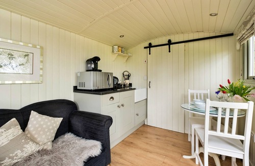 Nordley Cabina | Hay and Hedgerow Glamping