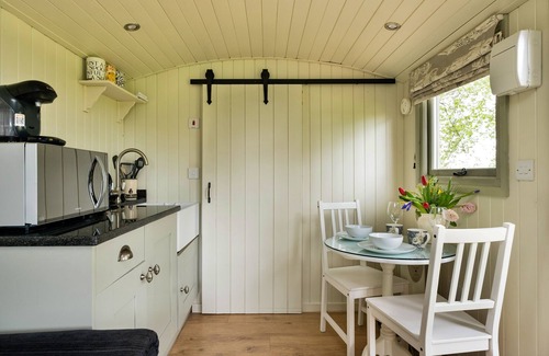 Nordley Cabina | Hay and Hedgerow Glamping