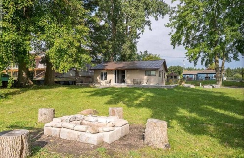 Greater Napanee Cabaña | Hay Bay Haven on the Water