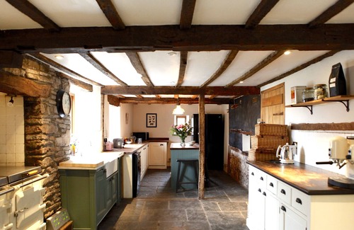 Westbrook Court Casa | Hay on Wye holiday home with hot tub and games room