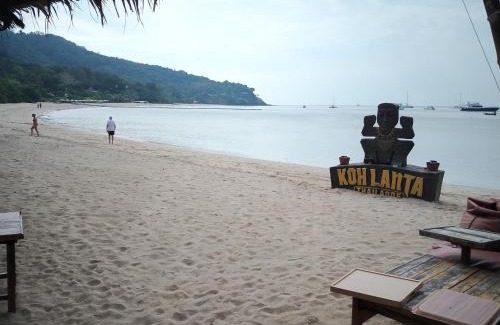 Ko Lanta Chalet De Esquí | Hayar House's Cabin house at kantiang bay