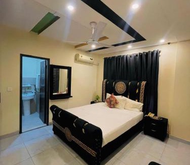 Lahore Hotel | Hayat Lodges & Hotel