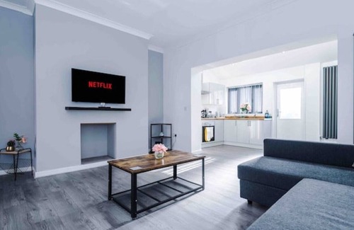 Golborne Casa | Haydock Gold By Primestay