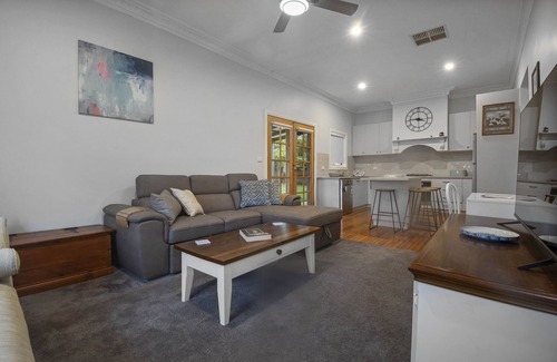 North Wagga Wagga Casa | Hayes Corner Cottage - Short Drive to CBD, Private