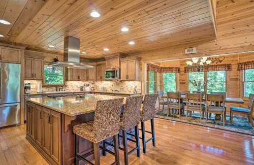 Hayesville Casa | Hayesville Cabin with Game Room and Mtn Views!