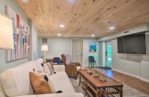 Hayesville Casa | Hayesville Lake Getaway with Balcony and Mtn Views!