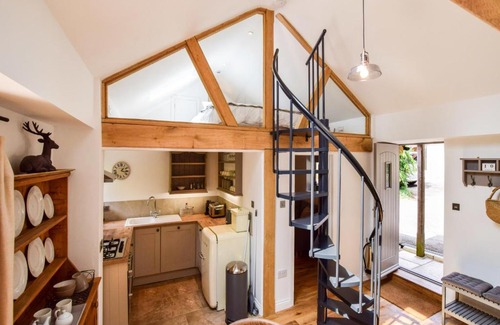 Kingscote Casa | Hayloft at Walnut Farm