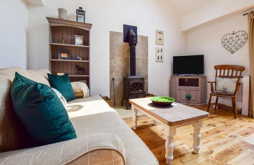 Kingscote Casa | Hayloft at Walnut Farm