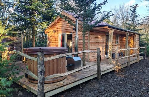 Hythe Cabina | Hayne Barn Estate - 6 Luxury Lodges with private hot-tubs- 1 studio-loft without hot-tub