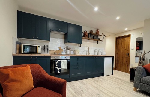 Hythe Cabina | Hayne Barn Estate - Private Estate : 6 Eco Lodges - 1 Studio