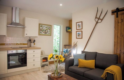 Hythe Cabina | Hayne Barn Estate - Private Estate : 6 Eco Lodges - 1 Studio