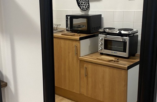 Huddersfield Apartamento | Affordable-Moderno-Estudio-Baño con ducha-Vista a la Calle