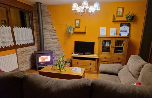Allin Casa | Haz Turismo con tu Familia o Amigos por Navarra Desde Casa Rural Belástegui