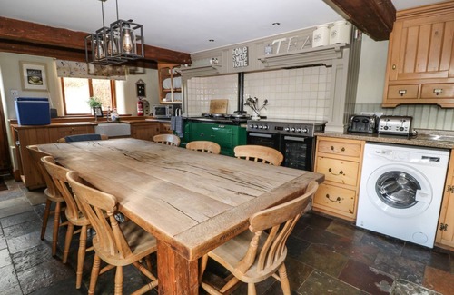 South Molton Casa | HAZEL BARN, pet friendly, character holiday cottage in North Molton