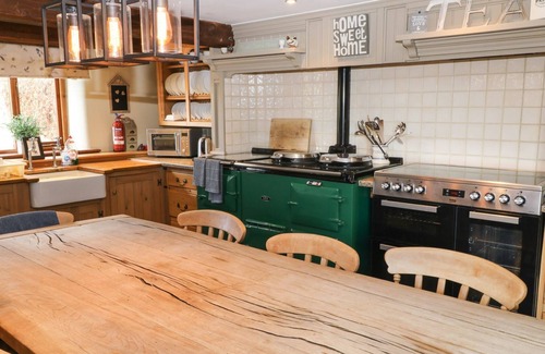 South Molton Casa | HAZEL BARN, pet friendly, character holiday cottage in North Molton