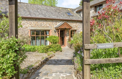South Molton Casa | HAZEL BARN, pet friendly, character holiday cottage in North Molton