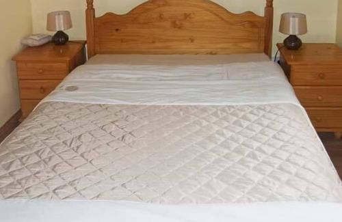 Killimor Cabaña | HAZEL COTTAGE, pet friendly in Killimor, County Galway