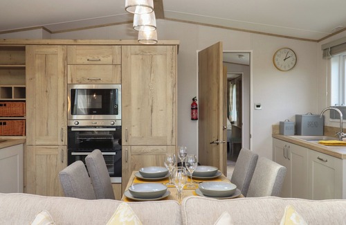 Teigngrace Cabaña | HAZEL LODGE, pet friendly, country holiday cottage in Newton Abbot