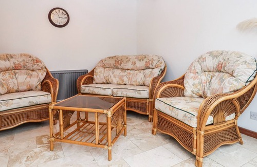 Longdown Cabaña | HAZELDENE STABLES, pet friendly, character holiday cottage in Ide