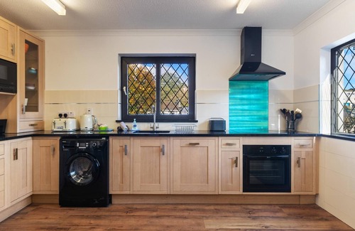 Saundersfoot Casa | Hazelglade Cottage - Hot Tub Games Room Pet Friendly