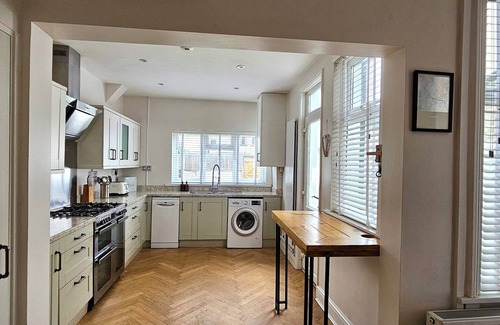 Penylan Casa | Hazelhurst by Switchback Stays