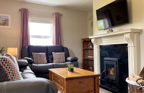 Doolin Cabaña | Hazelwood Cottage - a bungalow that sleeps 5 guests in 3 bedrooms
